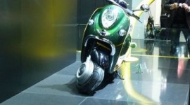 Tra auto ibride e biciclette, ecco il nuovo scooter elettrico di Toyota