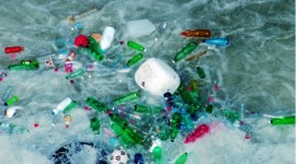 In un mare…di plastica