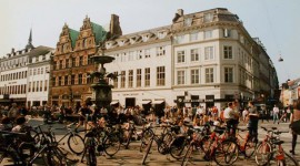 Copenhagen è troppo virtuosa, la città è “invasa” dalle biciclette