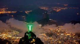 Conferenza delle Nazioni Unite a Rio, la statua del Cristo Redentore illuminata di verde