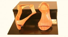 Addio cuoio! Arrivano le scarpe in legno morbido