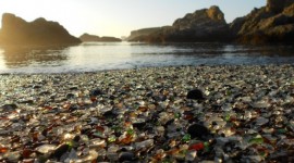 Glass Beach, dove il mare ricicla il vetro