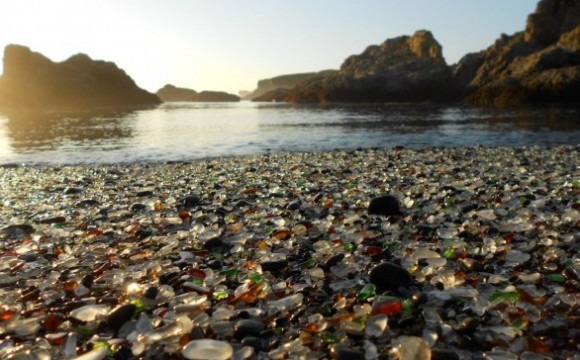 Glass Beach, dove il mare ricicla il vetro